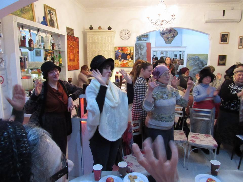 Tu Bishvat and “Hafrashat Challah” in the Art Café for the Kishinev Women