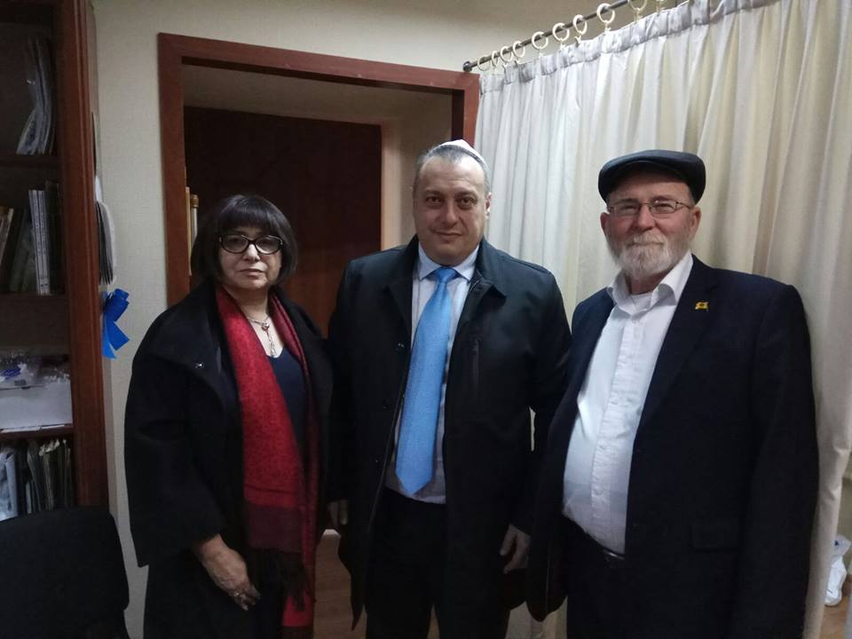 מרת סימה מנדליס, ומר גנאדי פולישצ'וק – נפגשו עם הרב הראשי של מולדובה וקישינב, הרב יוסף אבלסקי.