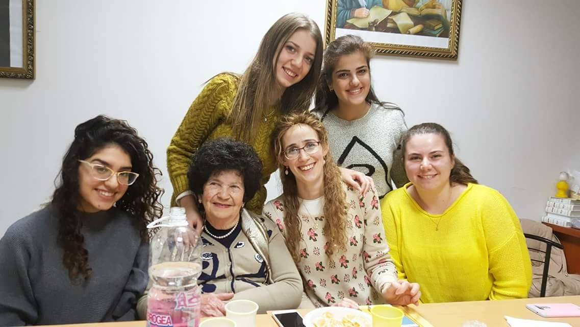הרבנית לאה אבלסקי בטקס הפרשת חלה לסטודנטיות