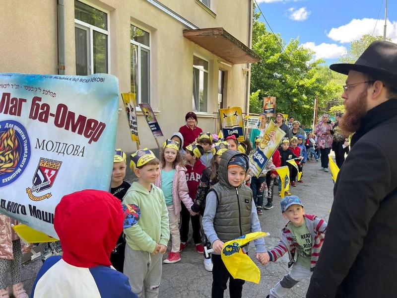 Distribution of Tefilin to Ukrainian refugees during the Lag B’Omer parade in Moldova