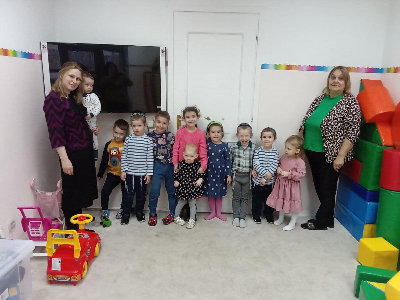            В еврейском детском саду «Хабад Любавич» –  прощальная вечеринка в честь переезда раввина Менди Гоцеля и его семьи в Бендеры