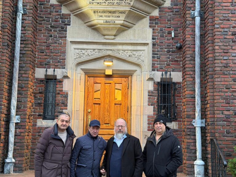 A Touching Visit to 770: Rabbi Zushe Abelsky and Alexander Bilinkis